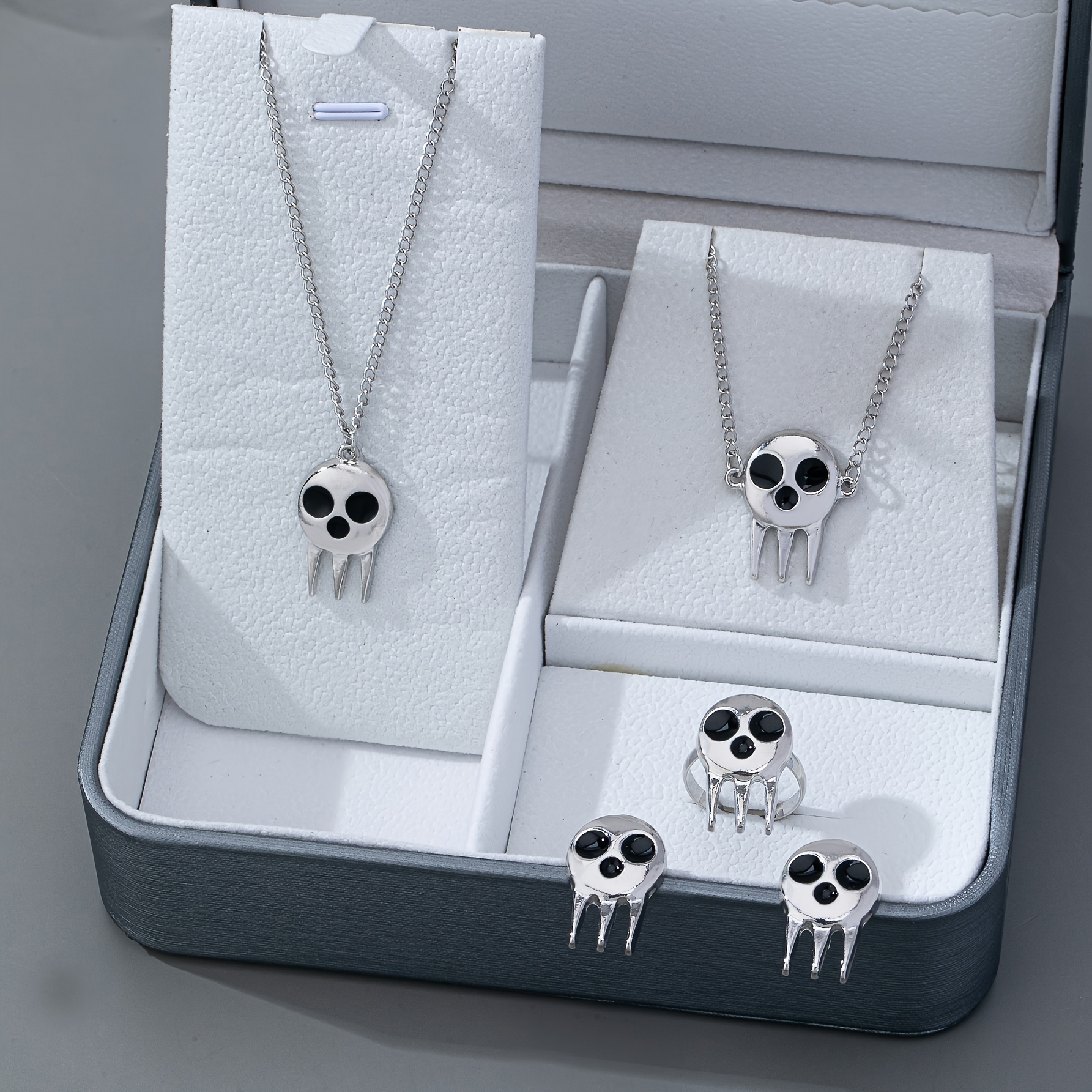 4pcs Quirky Skull Pendant Set, Fun Gift for Women
